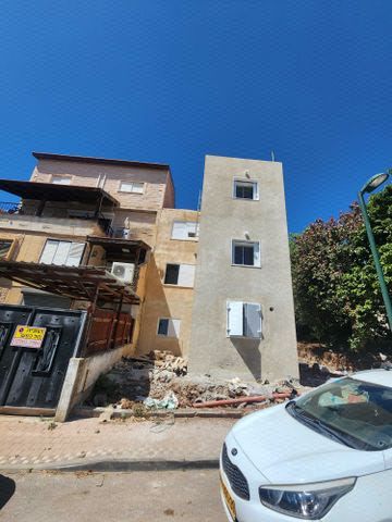 גבעת הרקפות, גבעת תל חי