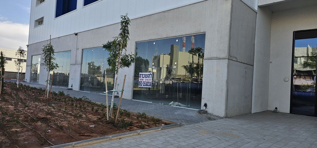אולמות, אזור תעשיה, בית הסוהר המרכזי, רמלה