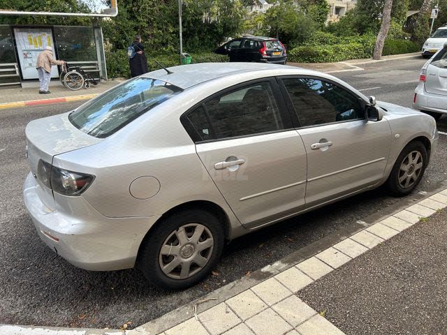 מודעת רכב מאזדה 3
