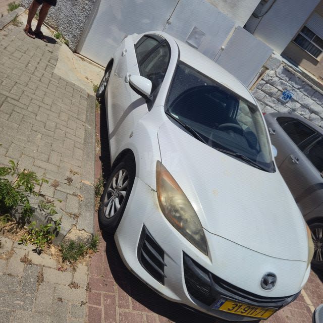 מודעת רכב מאזדה 3