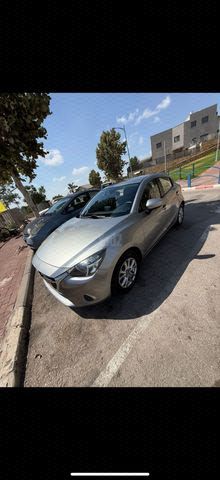 מודעת רכב מאזדה 2