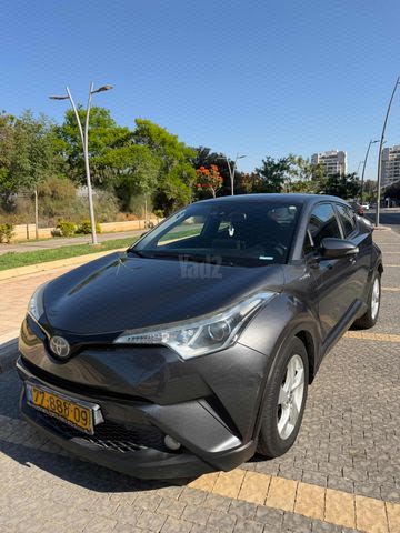 מודעת רכב טויוטה C-HR
