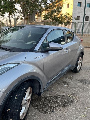 מודעת רכב טויוטה C-HR