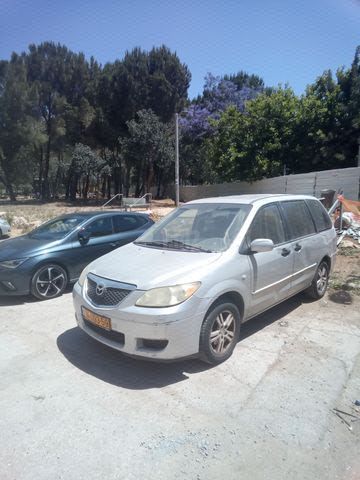 מודעת רכב מאזדה MPV