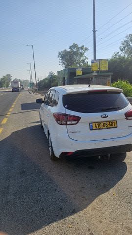 מודעת רכב קיה קארנס