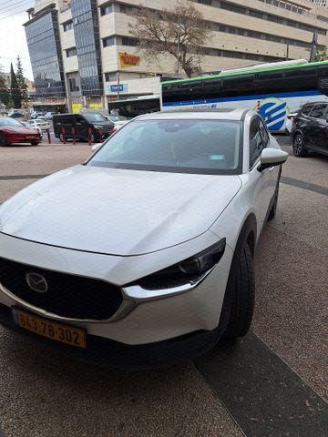 מודעת רכב מאזדה CX-30