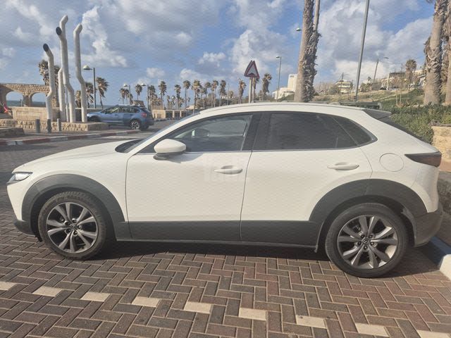 מודעת רכב מאזדה CX-30