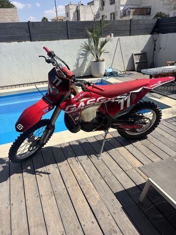 מודעת רכב גאס-גאס EC250