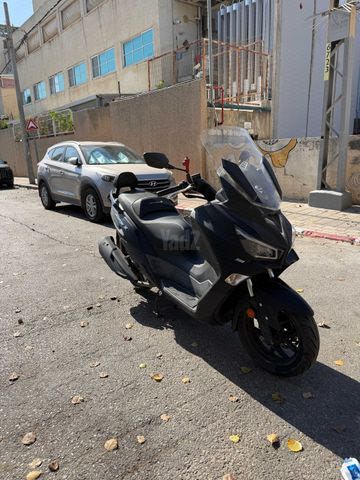 מודעת רכב סאן יאנג ג'וי-מקס Z-300