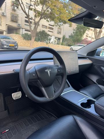 מודעת רכב טסלה מודל 3