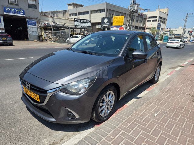 מודעת רכב מאזדה 2