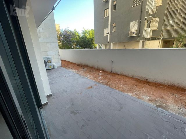 5 חדרים  בחולון