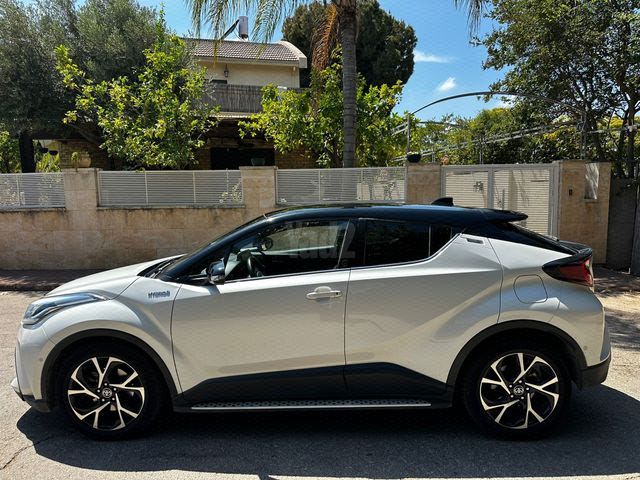 מודעת רכב טויוטה C-HR