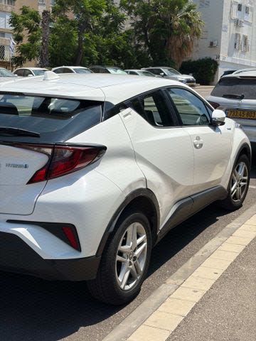 מודעת רכב טויוטה C-HR