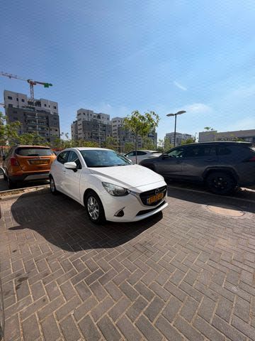 מודעת רכב מאזדה 2