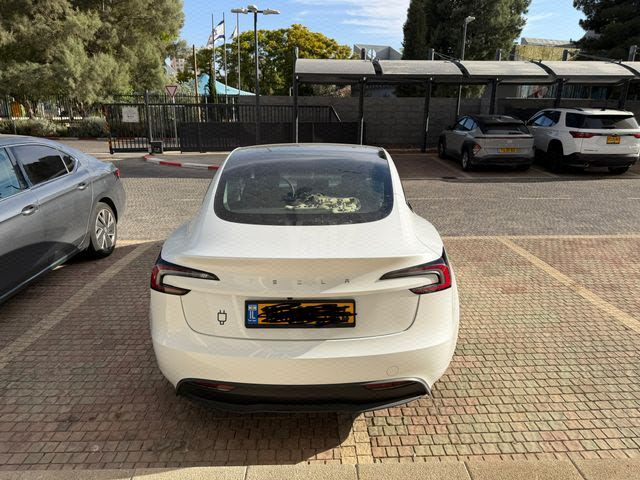 מודעת רכב טסלה מודל 3
