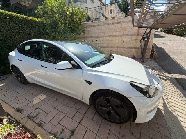 מודעת רכב טסלה מודל 3