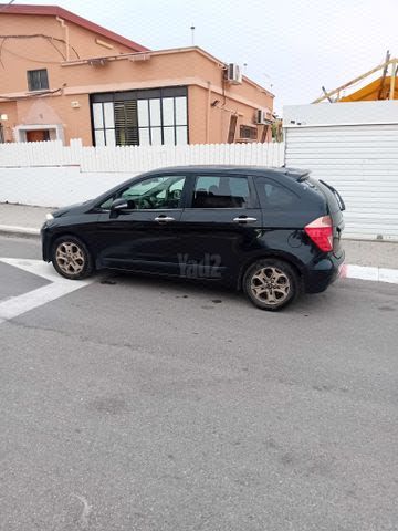 מודעת רכב הונדה FR-V
