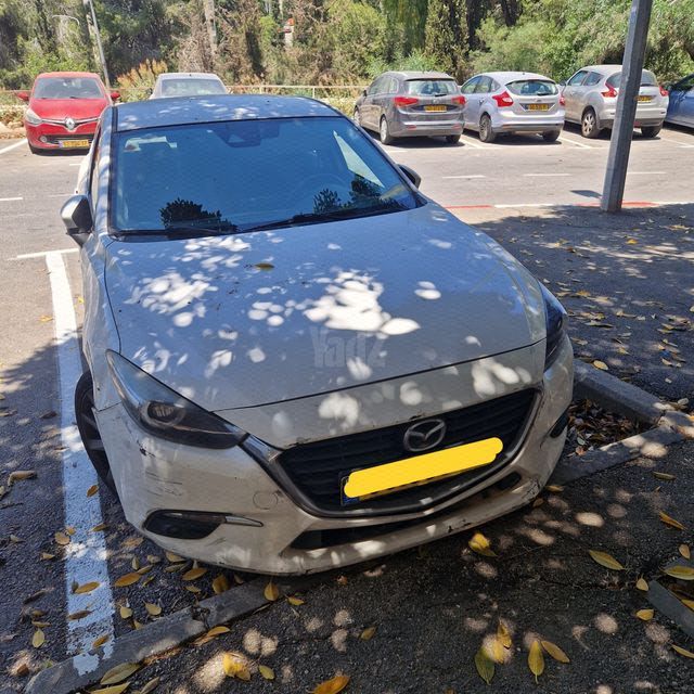 מודעת רכב מאזדה 3