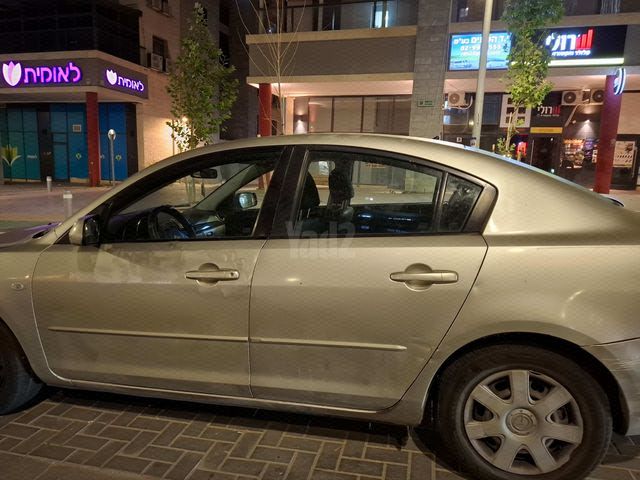מודעת רכב מאזדה 3