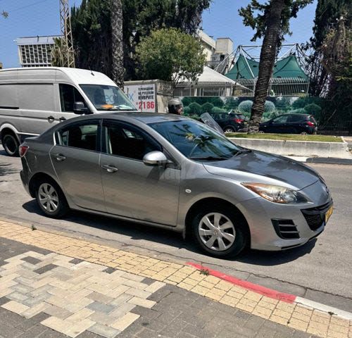 מודעת רכב מאזדה 3