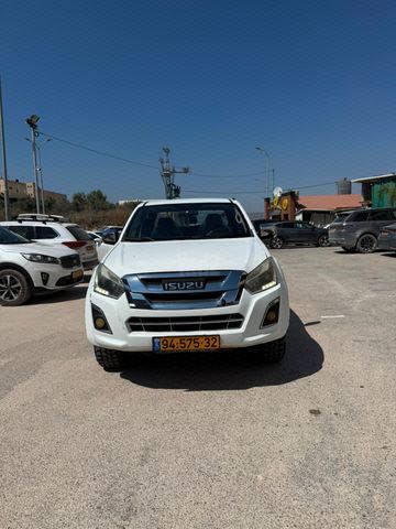 מודעת רכב איסוזו די-מקס