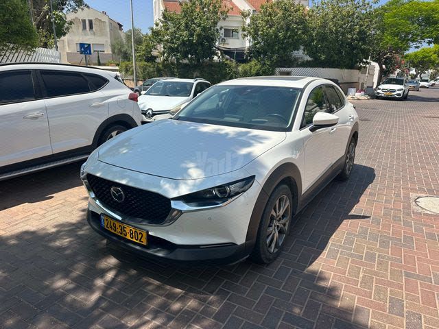 מודעת רכב מאזדה CX-30