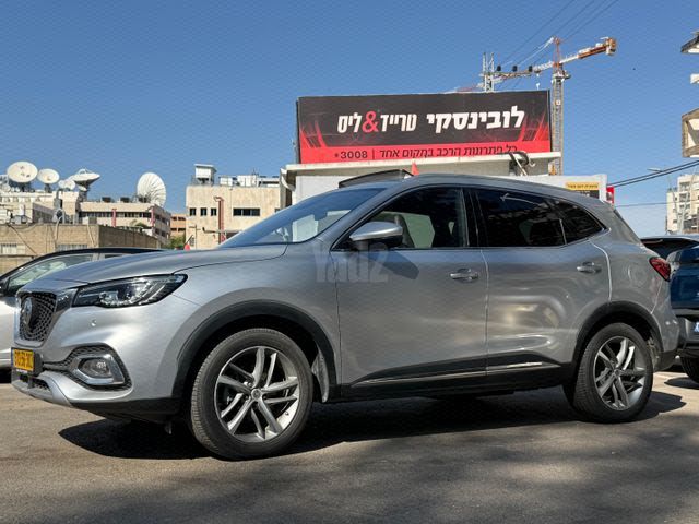 מודעת רכב אם ג'י EHS PHEV