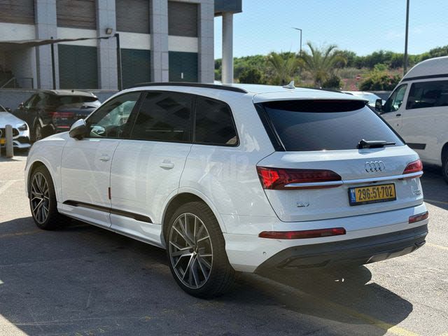 מודעת רכב אאודי Q7 1