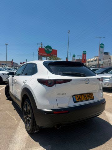 מודעת רכב מאזדה CX-30 1