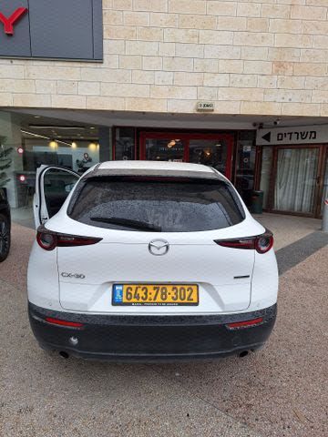 מודעת רכב מאזדה CX-30