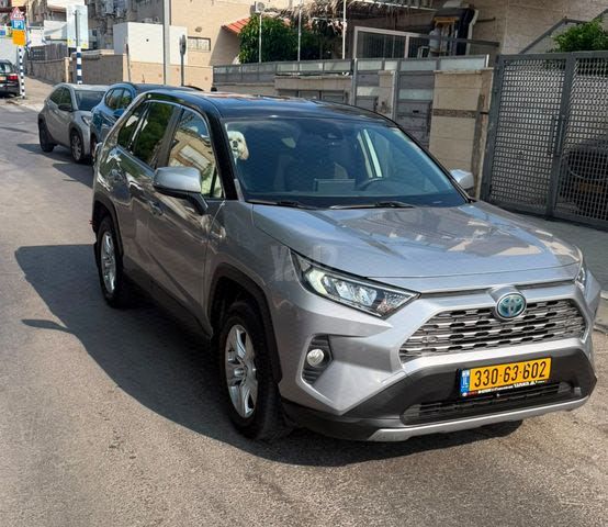 מודעת רכב טויוטה RAV4