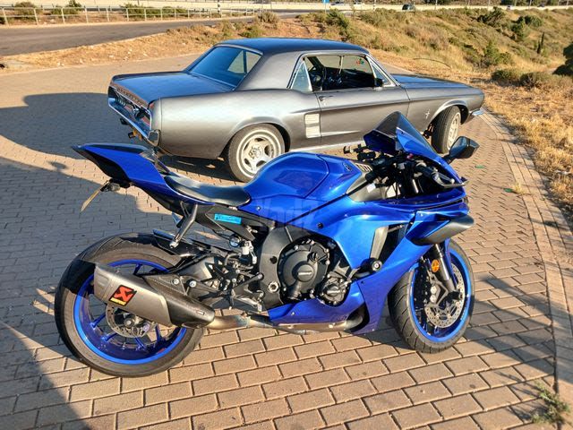 מודעת רכב ימאהה YZF-R1