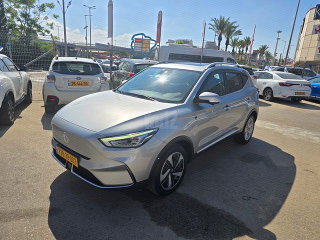 מודעת רכב אם ג'י ZS