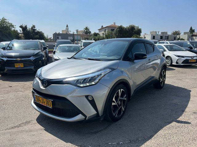 מודעת רכב טויוטה C-HR