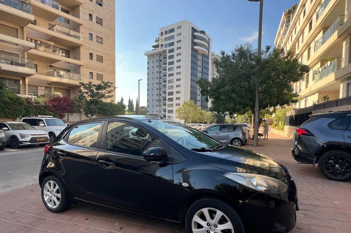 מודעת רכב מאזדה 2