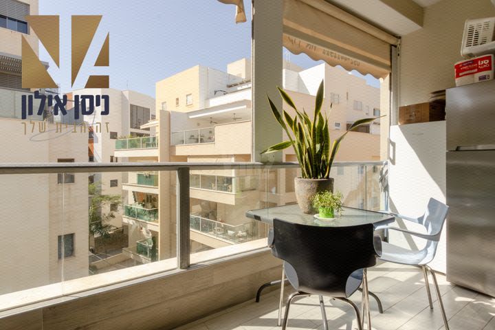 התשעים ושלוש 
