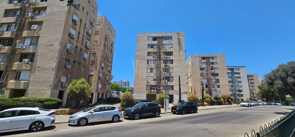 שדרות פנחס לבון 12