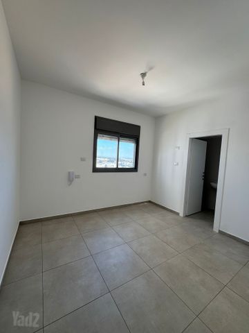 תמונה 5 של דירת 5 חדרים להשכרה בנתניה