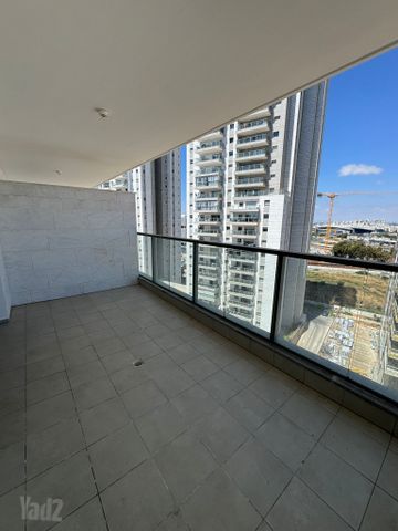 תמונה 6 של דירת 5 חדרים להשכרה בנתניה