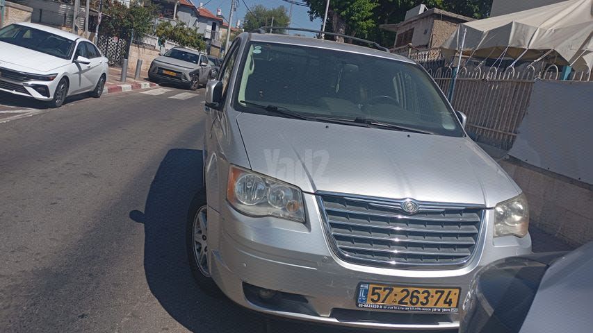 מודעת רכב קרייזלר גראנד וויאג'ר