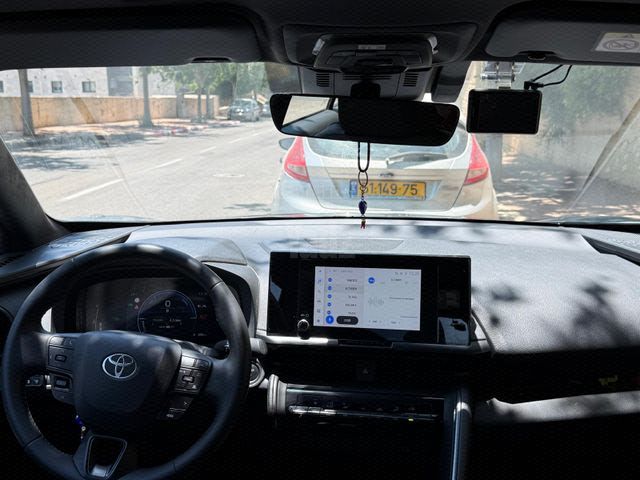 מודעת רכב טויוטה C-HR