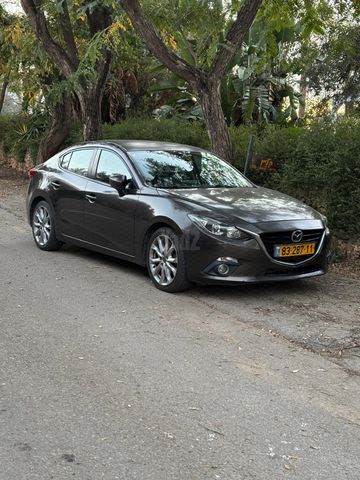מודעת רכב מאזדה 3