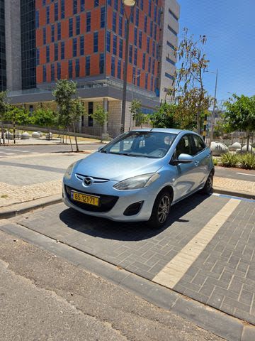 מודעת רכב מאזדה 2