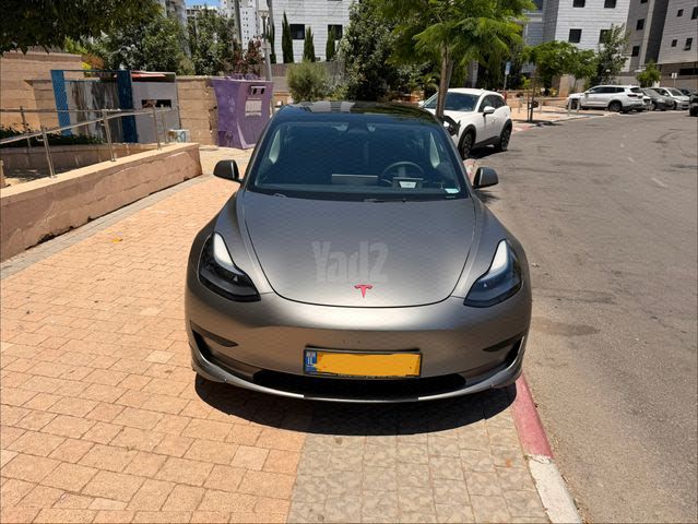 מודעת רכב טסלה מודל 3