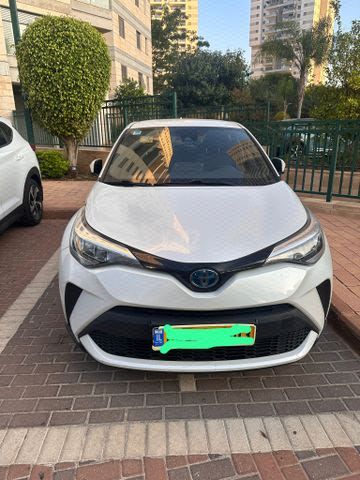 מודעת רכב טויוטה C-HR