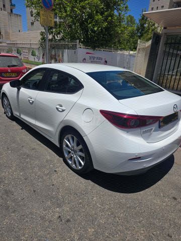 מודעת רכב מאזדה 3