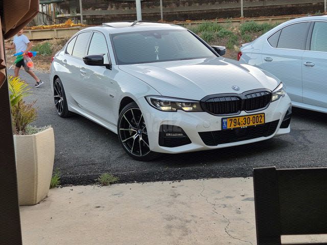 מודעת רכב ב מ וו סדרה 3