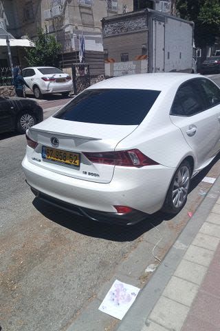 מודעת רכב לקסוס IS