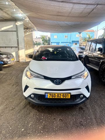 מודעת רכב טויוטה C-HR